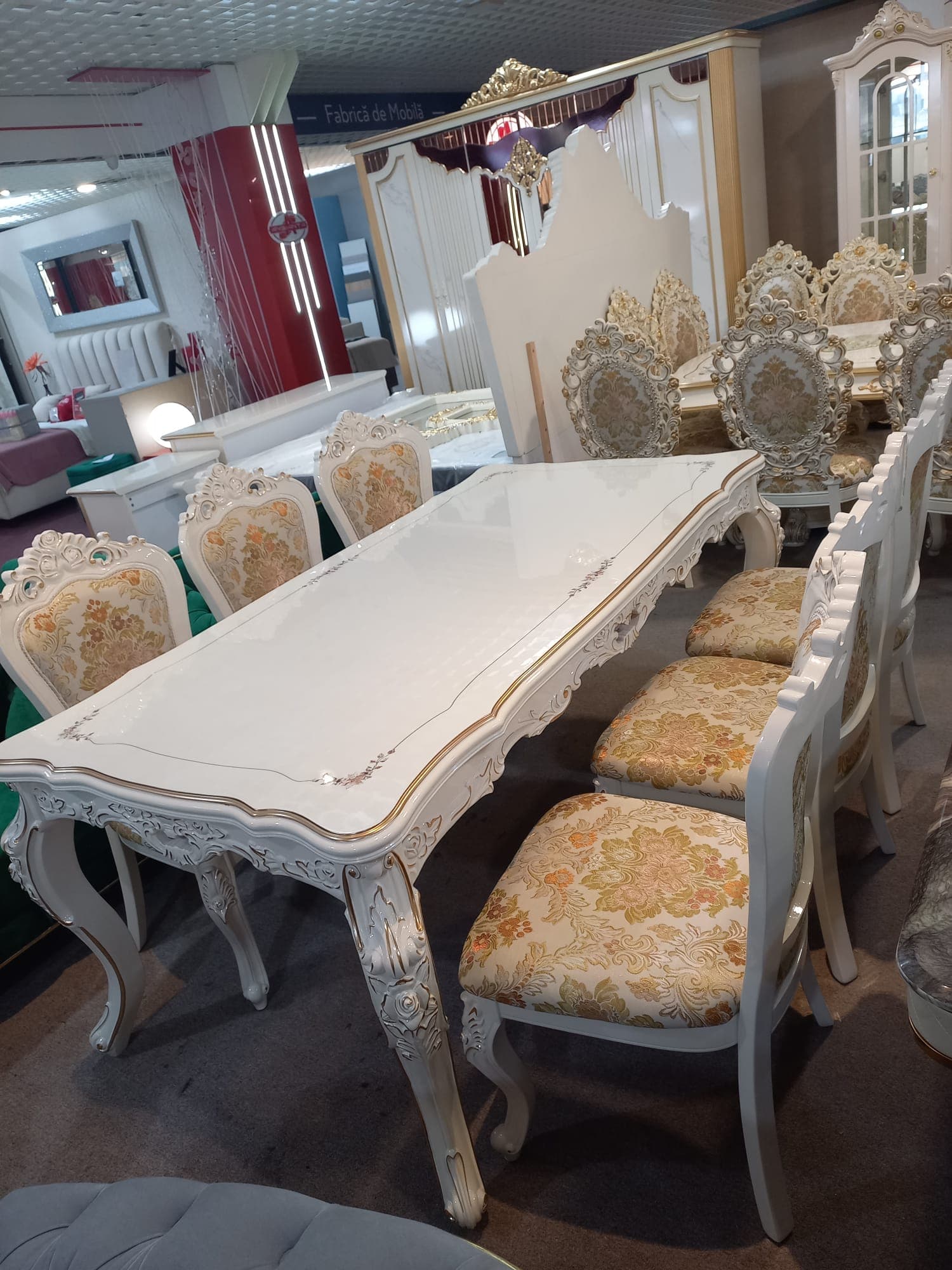 Set masă cu 8 scaune – Stil Baroc